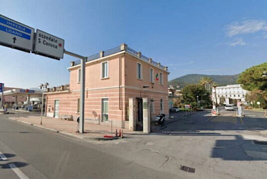 Imperia, motociclista perde il controllo e finisce contro un muro Imperia, motociclista perde il controllo e finisce contro un muro