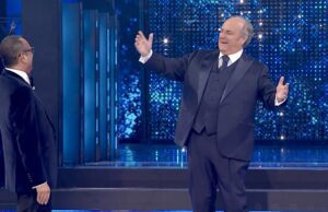 Sanremo 2025 al via: omaggio a Ezio Bosso, con Carlo Conti e Gerry Scotti Sanremo 2025 al via: omaggio a Ezio Bosso, con Carlo Conti, Gerry Scotti
