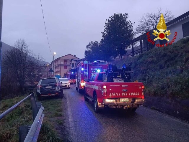 Neirone, proseguite tutta la notte le operazioni di spegnimento incendio abitazione Neirone, proseguite tutta la notte le operazioni di spegnimento incendio abitazione