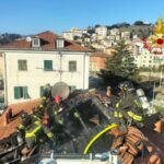 Pontedecimo, a fuoco tetto di una casa: l’intervento dei VVF