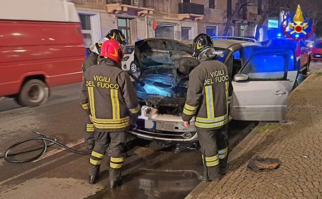 Savona, principio d’incendio per un’auto