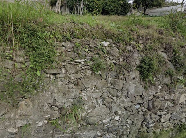 Genova, crolla un muro a Fegino: strada chiusa e interventi sulla rete idrica
