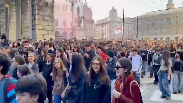 Circa duemila gli studenti in corteo a Genova