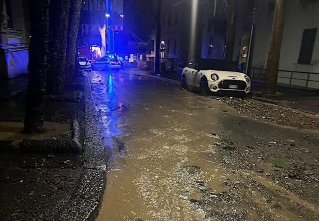 Forti temporali nella serata a Genova: allagamenti e disagi in diverse zone della città Forti temporali nella serata a Genova: allagamenti e disagi in diverse zone della città