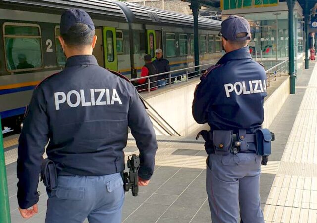 Genova, furti nelle stazioni ferroviarie: la Polfer smantella una banda di cinque persone Genova, furti nelle stazioni ferroviarie: la Polfer smantella una banda di cinque persone