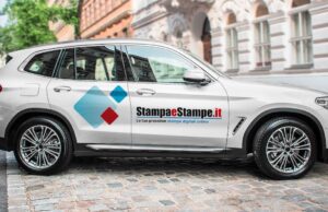 La stampa digitale su quattro ruote: adesivi auto per un impatto visivo senza limiti La stampa digitale su quattro ruote: adesivi auto per un impatto visivo senza limiti