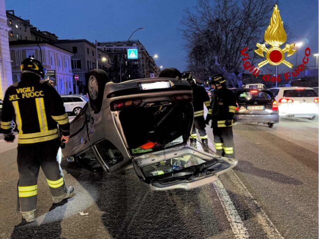 La Spezia, incidente tra auto: una si ribalta