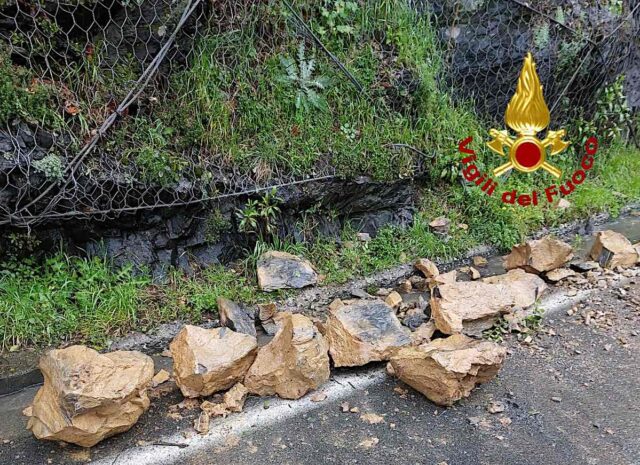 Cavassolo, intervento VVF per movimento franoso Cavassolo, intervento VVF per movimento franoso