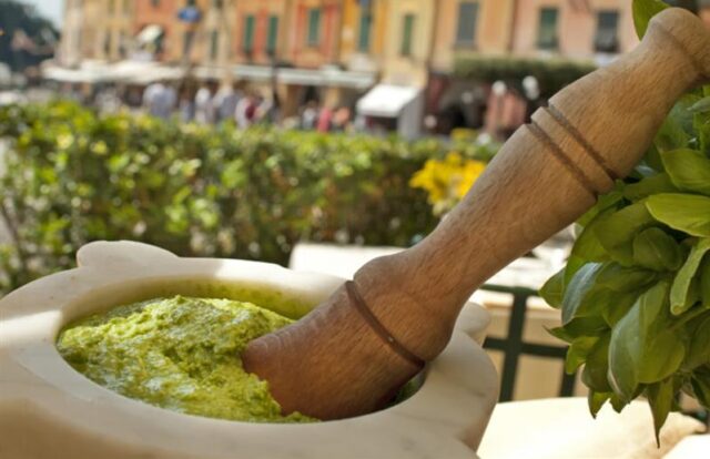 Campionato Mondiale di Pesto Genovese al Mortaio® Campionato Mondiale di Pesto Genovese al Mortaio®