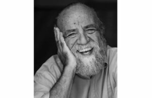 Giobbe Covatta porta Recital ad Arenzano e riceve il Premio alla Carriera del Sipario Strappato Giobbe Covatta porta Recital ad Arenzano e riceve il Premio alla Carriera del Sipario Strappato