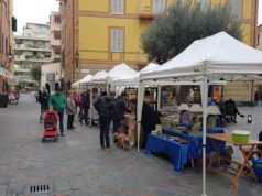 Loano, per due giorni torna il mercatino degli artigiani e degli artisti Loano, per due giorni torna il mercatino