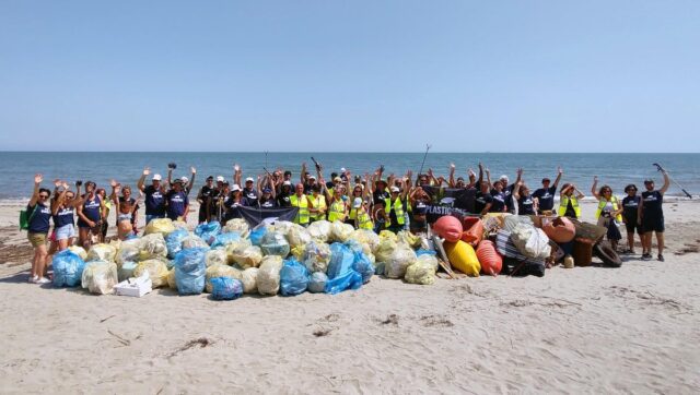 Plastic Free in azione in Liguria per Earth Day Plastic Free in azione in Liguria per l’Earth Day
