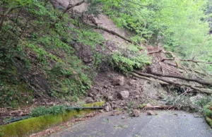 Riaperta la Strada Provinciale SP 51 “dei Santuari” Riaperta la Strada Provinciale SP 51 “dei Santuari”, nella zona di Volastra (nelle Cinque Terre), dopo la conclusione delle verifiche