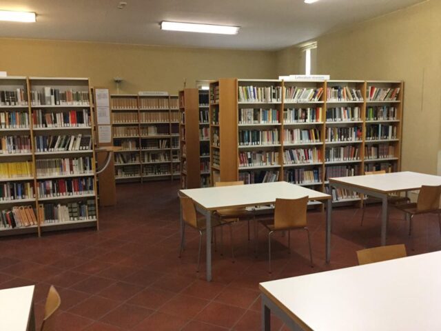 biblioteca comunale due Sempre attiva ad Albenga la Biblioteca Civica "Comanedi"
