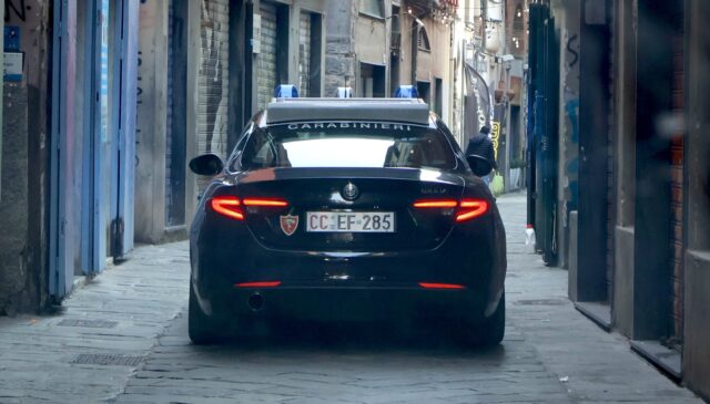 Fermati per un controllo aggrediscono i carabinieri con un martello