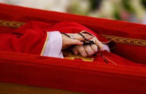 Papa Francesco, la tomba sarà in ardesia: pietra ligure dei nonni