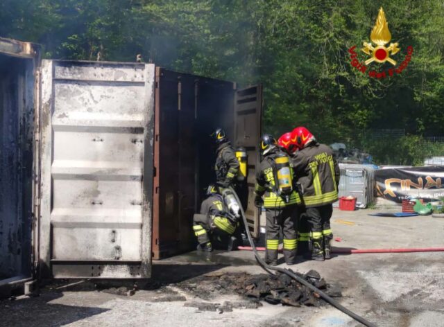 Incendio a Orco Feglino: Vigili del Fuoco in azione, nessun ferito
