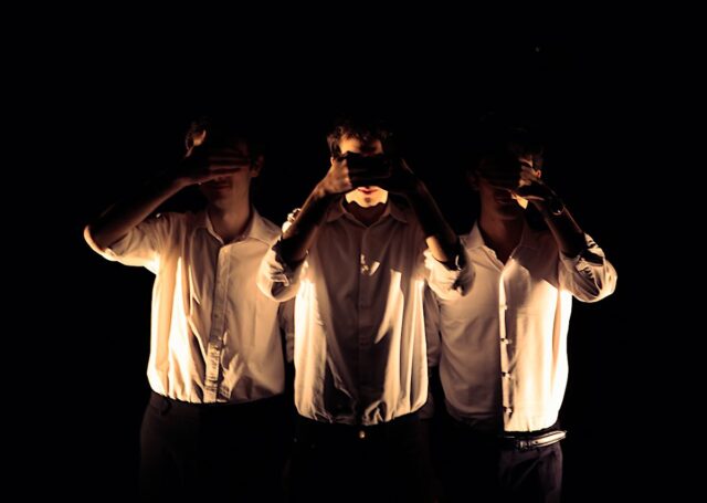 Eterno ripetersi banale Sipario strappato Eterno ripetersi banale: il Collettivo Compagnia Adda in scena al Sipario Strappato di Arenzano