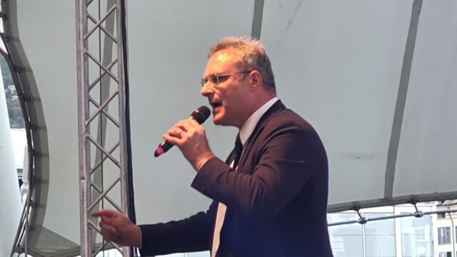 Genova, chiusura del centrodestra con Meloni in video e Salvini in piazza