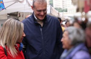 La signora del mercato a Piciocchi: sono di sinistra, ma voto te