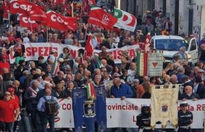Sindaco centrodestra al corteo antifa. FdI bacchetta Peracchini: scelta non condivisibile
