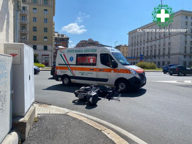 Genova, anziana investita da uno scooter in viale Brigate Partigiane: attraversava fuori dalle strisce Genova, anziana investita da uno scooter in viale Brigate Partigiane: attraversava fuori dalle strisce