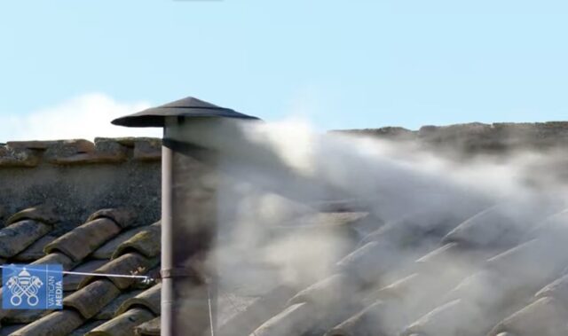 Habemus Papam: la fumata bianca e l’annuncio del nuovo Papa dalla loggia di San Pietro Habemus Papam: la fumata bianca e l’annuncio del nuovo Papa dalla loggia di San Pietro