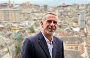 Lo Bartolo a Salis: perfino da non vedente dò la precedenza a chi ce l’ha. Ci rifletta