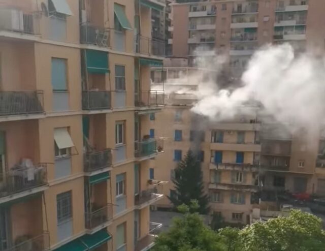 marassi principio incendio Incendio in via Fereggiano a Genova: bimba di un anno portata al Gaslini, tre persone in ospedale
