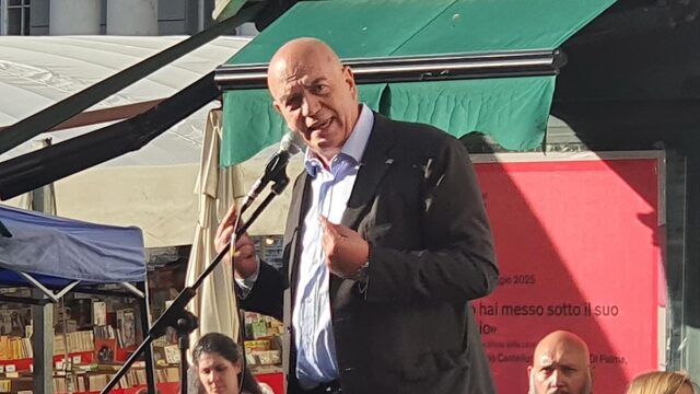 Democrazia Sovrana Popolare in piazza Matteotti a Genova: contro la guerra e per la pace