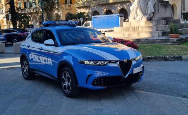 Chiavari, fermati due giovani egiziani: hashish e coltelli nascosti addosso, scatta la denuncia