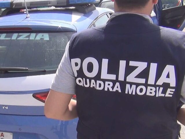 polizia-squadra-mobile 2 Genova, furto in un ristorante di sushi: due denunciati grazie alle telecamere di sorveglianza