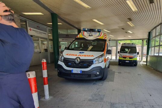 Tre ragazzi investiti sulle strisce pedonali a Genova, grave incidente all’alba in via Bobbio Tre ragazzi investiti sulle strisce pedonali a Genova, grave incidente all’alba in via Bobbio