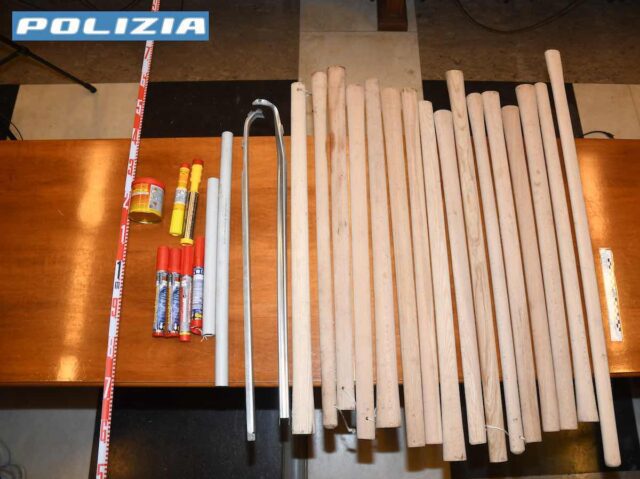 sequestro polizia ultras genoa Ultras Genoa tentano assalto ai tifosi del Milan: la Polizia respinge l’attacco e sequestra spranghe e torce