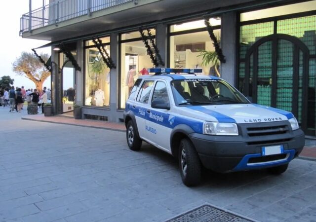 Alassio, intensificati i controlli per contrastare bivacchi e comportamenti indecorosi già 20 Daspo urbani e 40 verbali in poche settimane Alassio, intensificati i controlli per contrastare bivacchi e comportamenti indecorosi già 20 Daspo urbani e 40 verbali in poche settimane