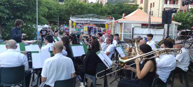 Banda Musicale Città di Voltri APS Voltri, musica in piazza: quando la banda ti fa volare tra i mari e i sogni