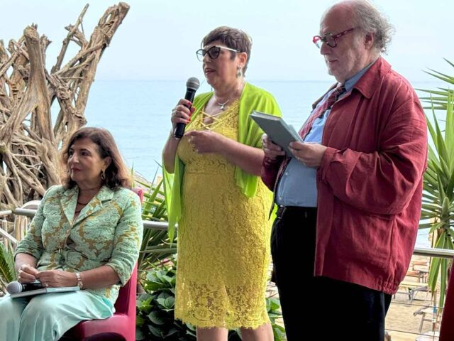 Da sinistra- Roberta Schira, Pervinca Tiranini, Edoardo Raspelli A Spurcacciun-a, una storia d’amore: il libro che racconta 135 anni di tradizione