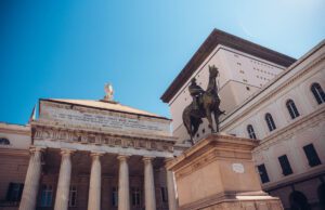 Carlo Felice, presentata la stagione 2025-2026 Teatro Carlo Felice: buco di bilancio di 2 milioni di euro, sindacati sul piede di guerra