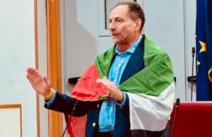 Gaza, Pastorino in consiglio regionale con la bandiera palestinese