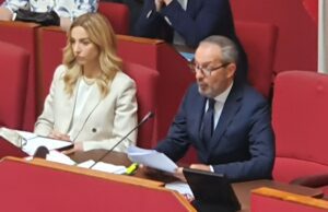 Bordilli espulsa, maggioranza Salis: giusta decisione. ‘Fascismo rosso’ a Tursi non c’è Genova, consiglio comunale: debutta la sindaca Silvia Salis, Claudio Villa eletto presidente