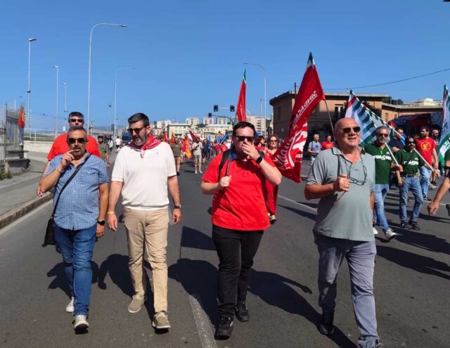 Sciopero e corteo a Genova: giornata di mobilitazione dei metalmeccanici, traffico in tilt