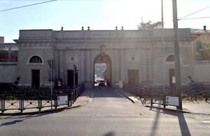 False fatture e truffa all’Arsenale di La Spezia: 18 indagati tra cui ex alti ufficiali della Marina False fatture e truffa all’Arsenale di La Spezia: 18 indagati tra cui ex alti ufficiali della Marina