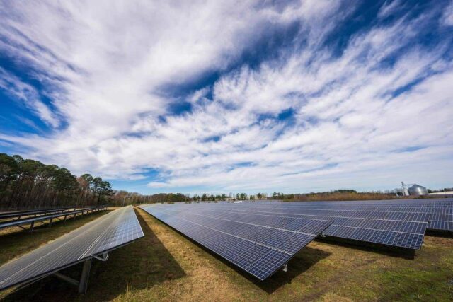 fotovoltaico pexels-nc-farm-bureau-mark-15751120 Rendi produttivi i terreni non utilizzati: la svolta green per le imprese