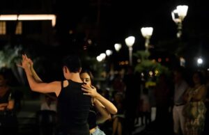 Martedì 22 doppio appuntamento in musica ad Alassio Martedì 22 doppio appuntamento ad Alassio all’Arena di Solva prosegue “frazioNando” e all'Auditorium di Parco S.Rocco si balla i caraibici