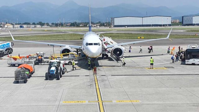 Uomo muore all’aeroporto di Orio al Serio: risucchiato dal motore di un aereo