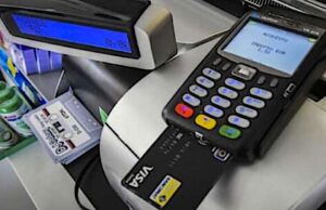 Pagare le sigarette con Pos? Il giudice di Genova annulla multa a tabaccaio Pagare le sigarette con Pos? Il giudice di Genova annulla multa a tabaccaio