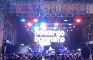 Edoardo Bennato al Porto Antico: un concerto da favola rock Edoardo Bennato al Porto Antico: un concerto da favola rock