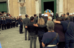 Motociclista morto a 31 anni, picchetto d’onore per l’ultimo addio ad Alessio Gaglia
