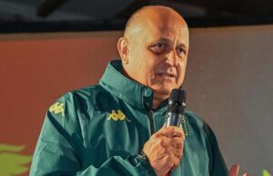 Genoa, Sucu a Moena lancia Vieira: Resterà qui per 10 anni Genoa, Sucu a Moena lancia Vieira: “Resterà qui per 10 anni”