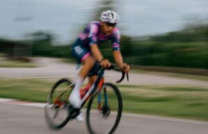 Samuele Privitera, promessa del ciclismo, è morto dopo una caduta al Giro della Valle d’Aosta Samuele Privitera, promessa del ciclismo è morto dopo una caduta al Giro della Valle d’Aosta